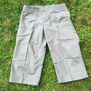 "Dockers" capri pants, size 8, EUC